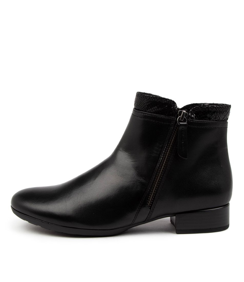 Lacey Schwarz Nahka Gabor