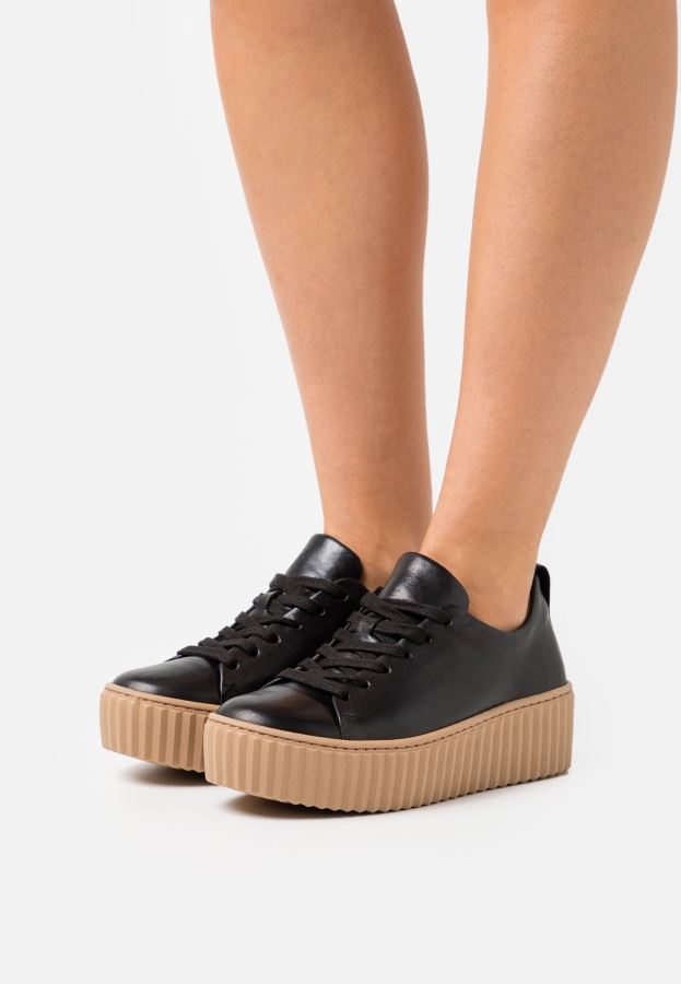 Mustat Gabor Tennarit